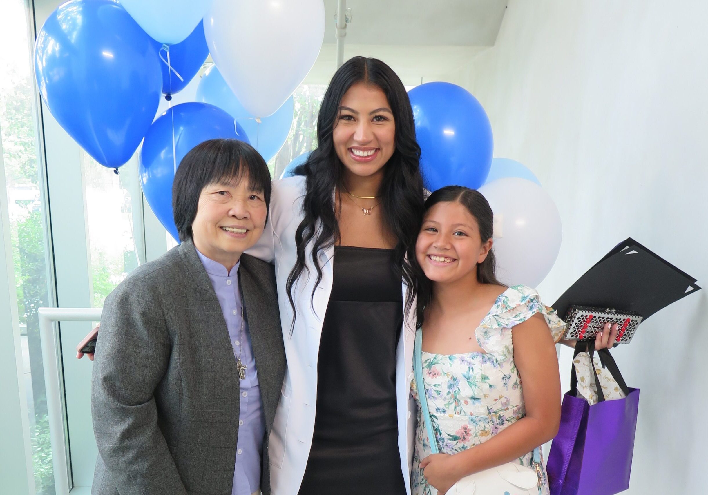 Ursula, daughter Mia and Sister Ane_blog-header